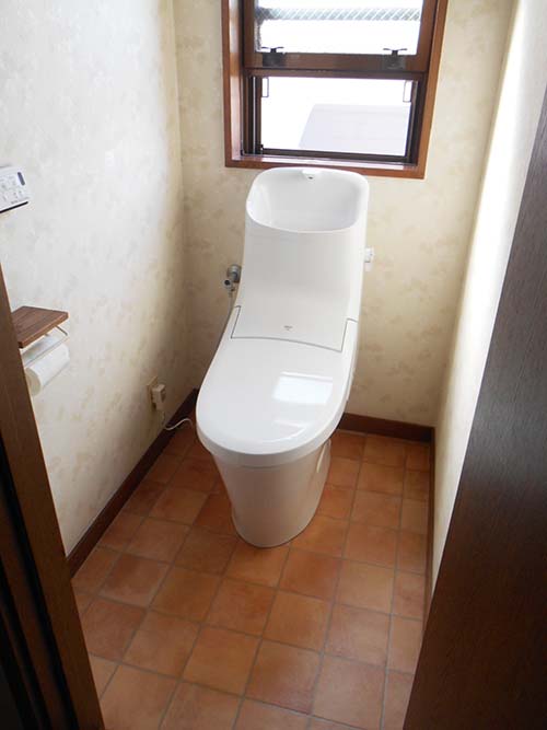 茅ヶ崎市｜トイレのリフォーム LIXIL シャワートイレ一体型 EX | リフォームと増改築なら秀建