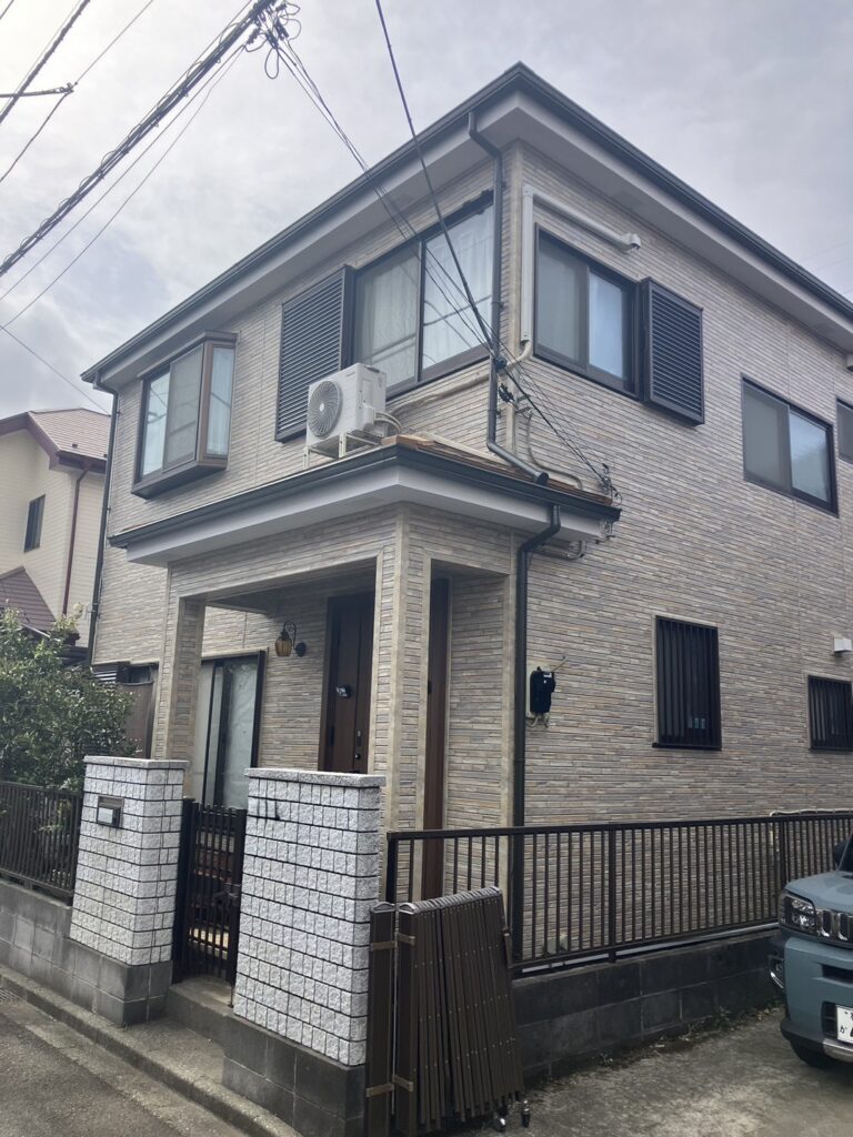 座間市玄関カバー工事アフター画像