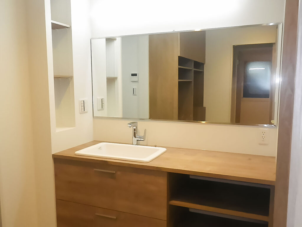 藤沢市N様邸リノベーション洗面化粧台の工事画像