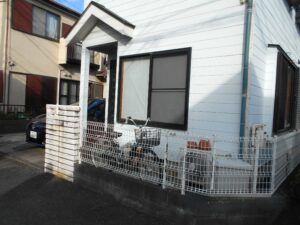 茅ケ崎市K様邸リノベーション玄関前工事前画像