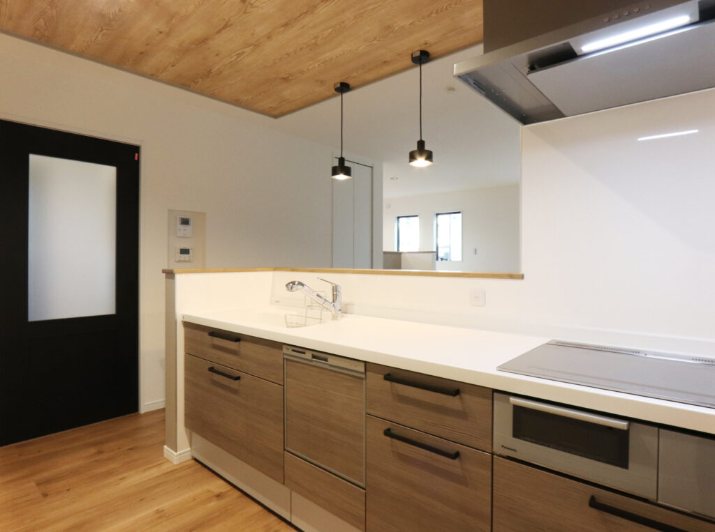 キッチンリフォームカラー木目調画像