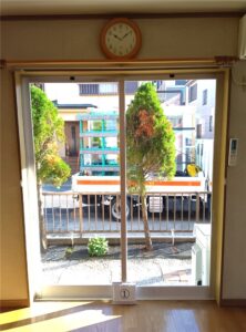 海老名市G様邸内窓設置工事ビフォー画像リビング